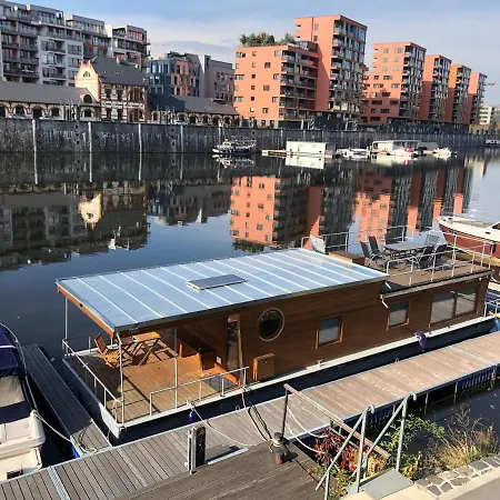 Houseboat Bonanza - Bed & Cruise