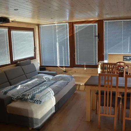 Houseboat Bonanza - Bed & Cruise *