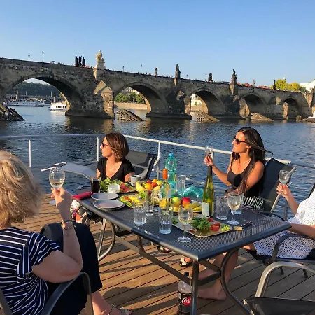Úszó hotel Houseboat Bonanza - Bed & Cruise *
