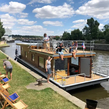 Houseboat Bonanza - Bed & Cruise *