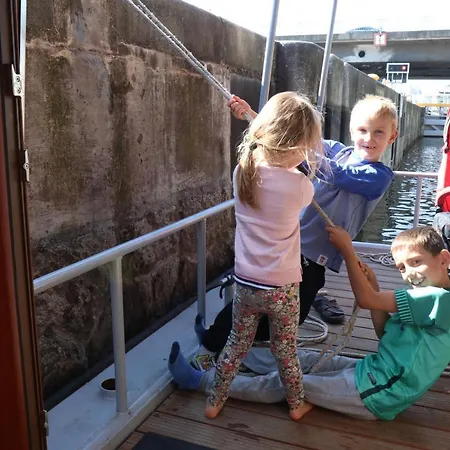Houseboat Bonanza - Bed & Cruise *