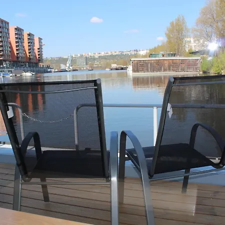 Úszó hotel Houseboat Bonanza - Bed & Cruise