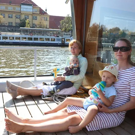 Houseboat Bonanza - Bed & Cruise *