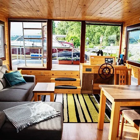 Houseboat Bonanza - Bed & Cruise * Prága