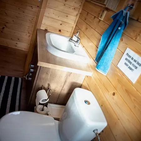 Houseboat Bonanza - Bed & Cruise Úszó hotel