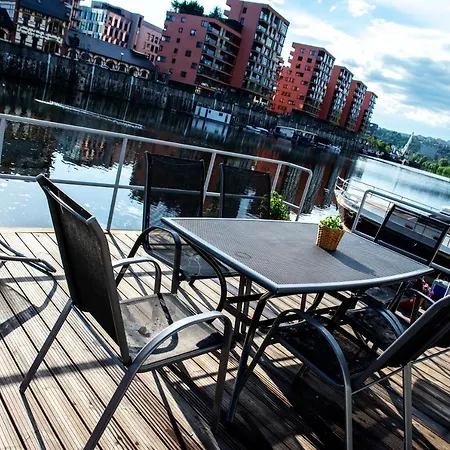 Houseboat Bonanza - Bed & Cruise