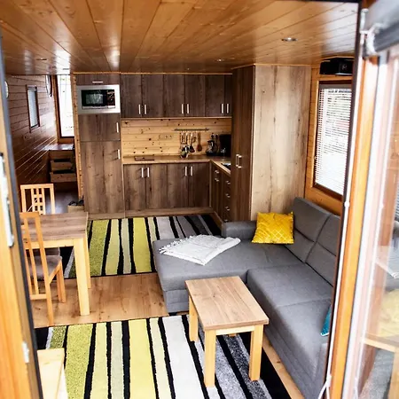 Houseboat Bonanza - Bed & Cruise