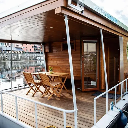 Houseboat Bonanza - Bed & Cruise *
