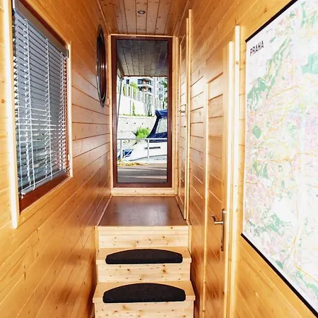 Houseboat Bonanza - Bed & Cruise