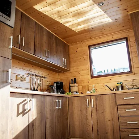 Houseboat Bonanza - Bed & Cruise Prága